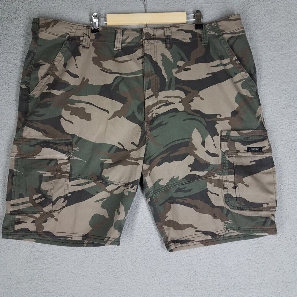 NEW Wrangler Camo Cargo Shorts Adult 46 Relaxed Fit Stretch Casual Travel Men's